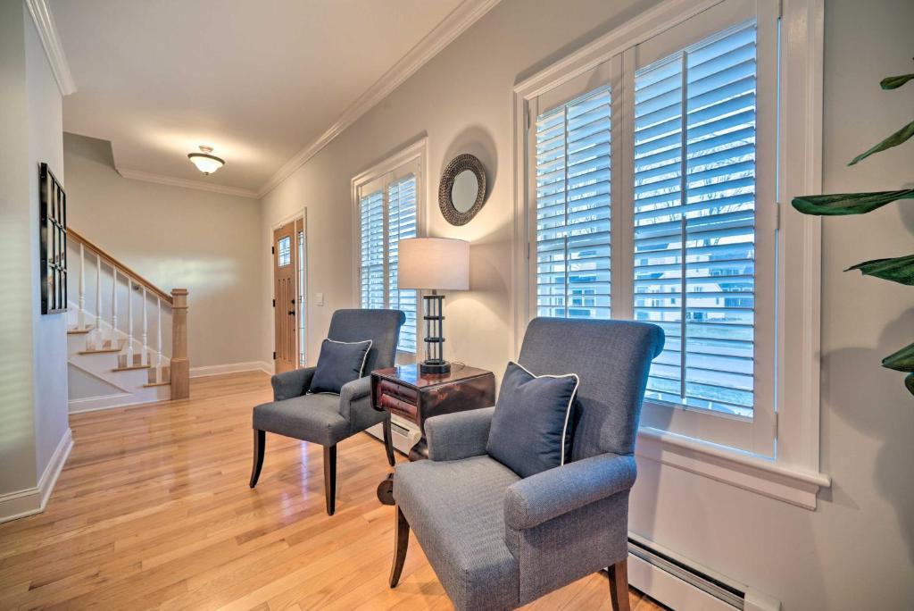 Stunning House with Deck, Game Room and Home Gym! photo 3