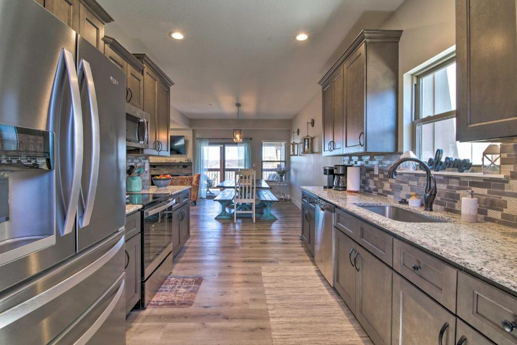 Lampe Retreat with Pool Access - Walk to Lake! photo 3