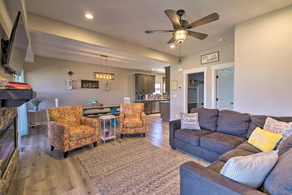 Lampe Retreat with Pool Access - Walk to Lake! photo 2