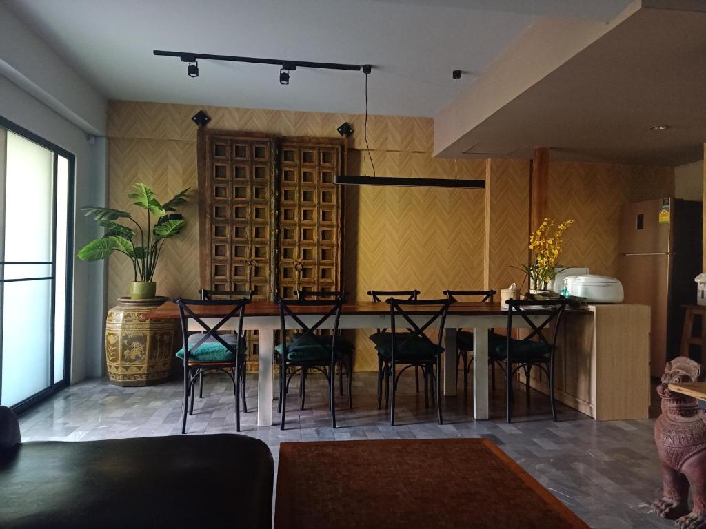 8th House @ center of Chiangmai old town photo 1