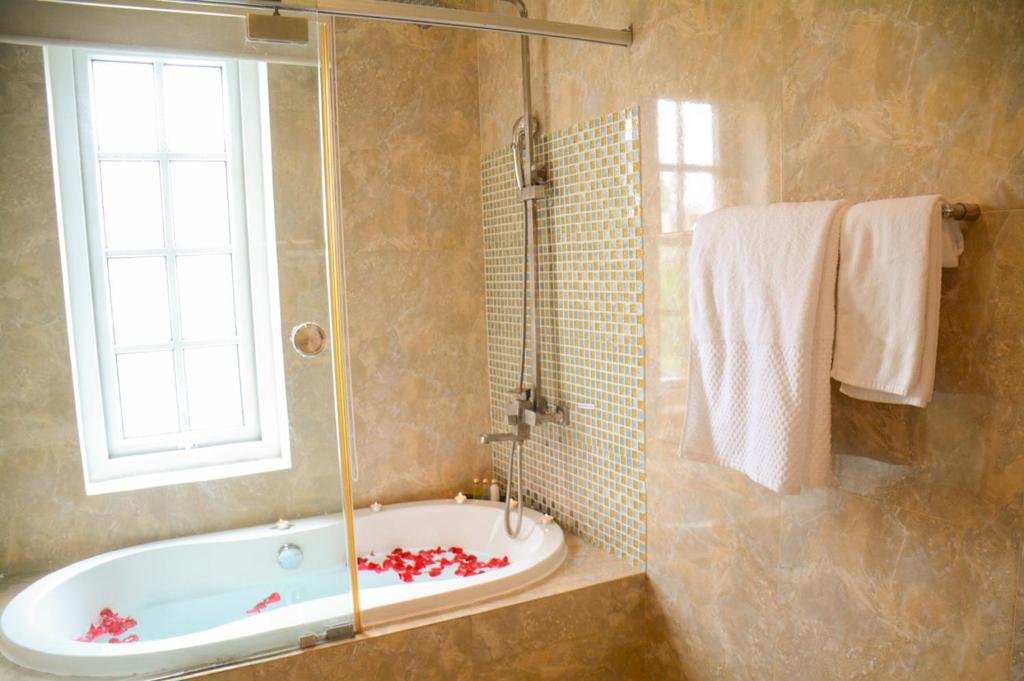 Golden Hotel & Apartment