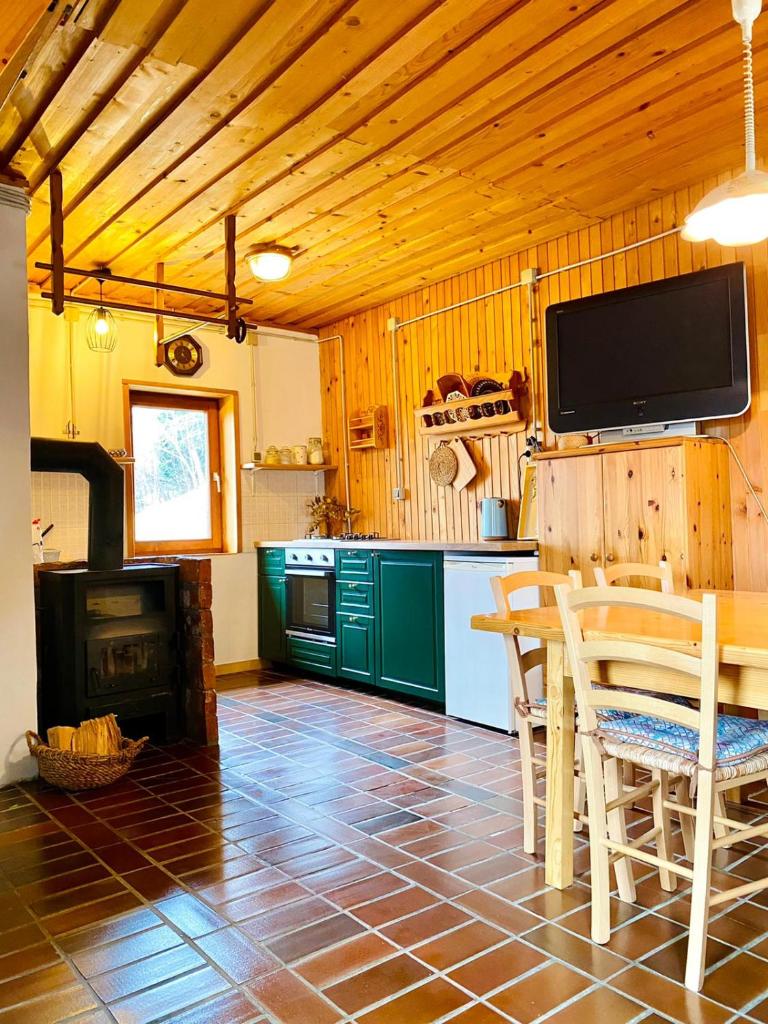 Family Peace Chalet Brinovska & Scenic Mt Views photo 3