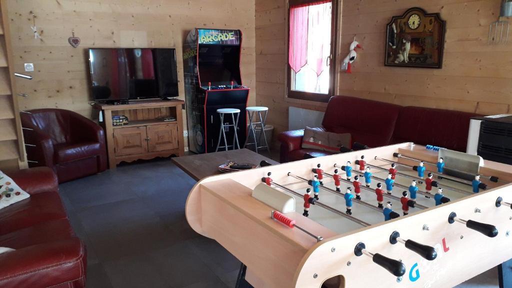 Chalet de 3 chambres avec jacuzzi jardin amenage et wifi a Xonrupt Longemer a 5 km des pistes photo 2