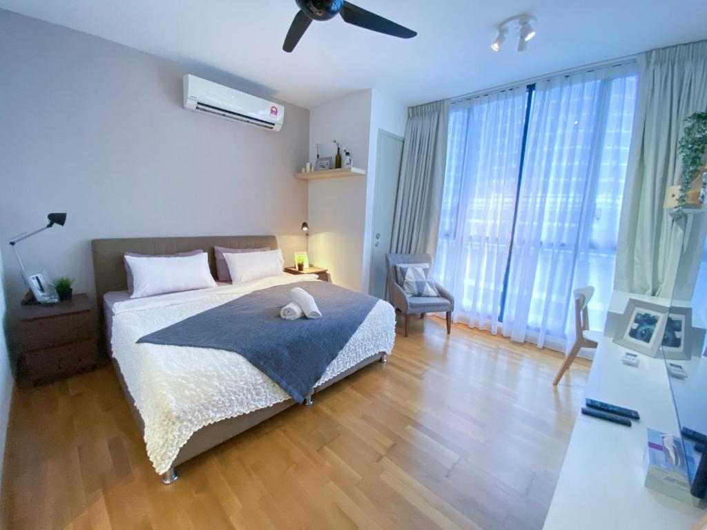 Lily and Loft - KL Gateway Bangsar LRT, WIFI, Netflix photo 2