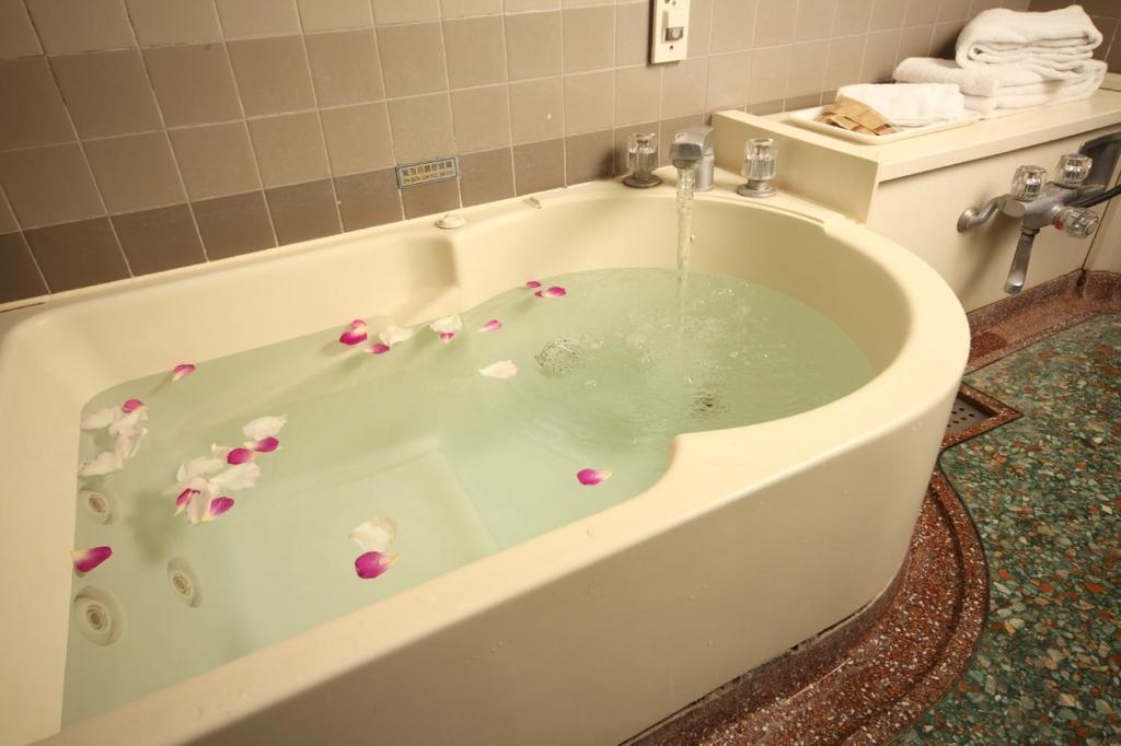 Utopia Holiday Hotel photo 1