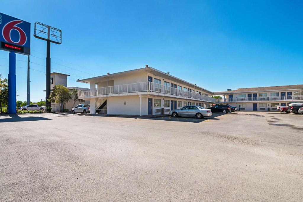 Motel 6-Corpus Christi, TX - Northwest photo 1