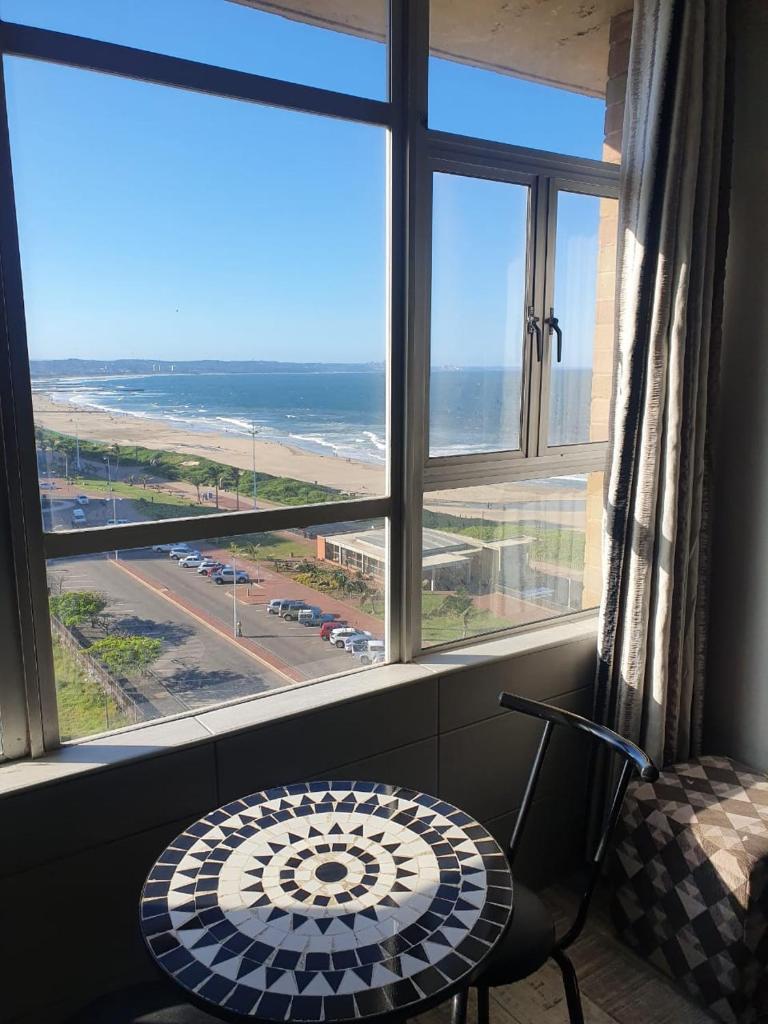DURBAN BEACHFRONT Tenbury 903 - Tap to explore photos