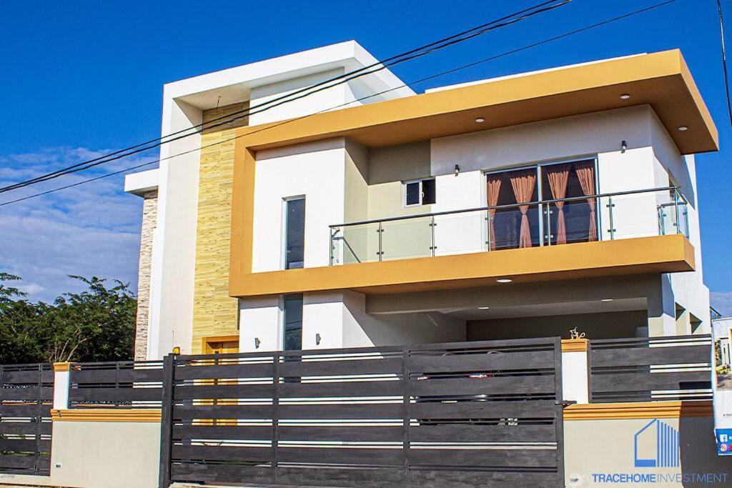5 Star Villa minutes from Airport and Beaches photo 2