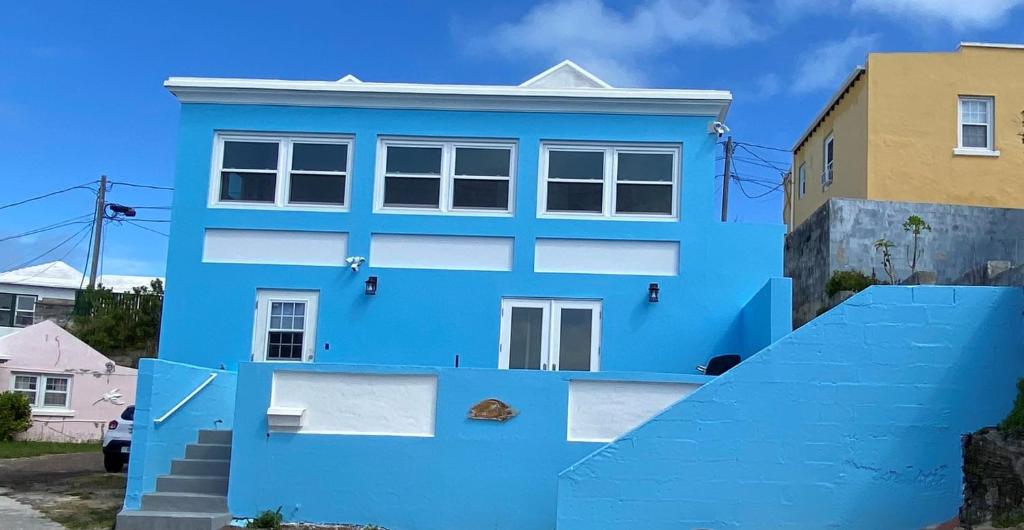 Sunset Paradise Oceanview 1-Bedroom Holiday Home Walking Distance to Beaches & Railway Trail photo 3