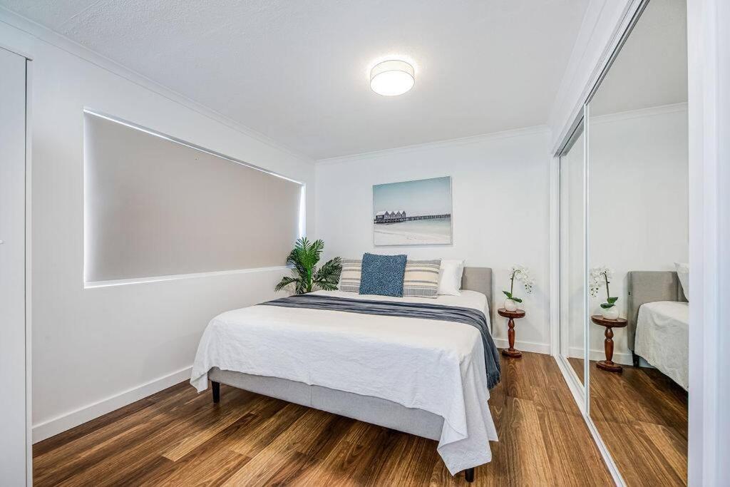 Lovely 2bd Unit, Patio and views. Best weekly rate photo 4