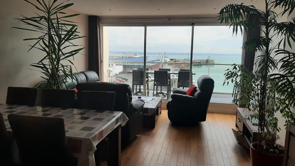 Rare à Granville! Appartement avec terrasse! Vue mer! photo 3