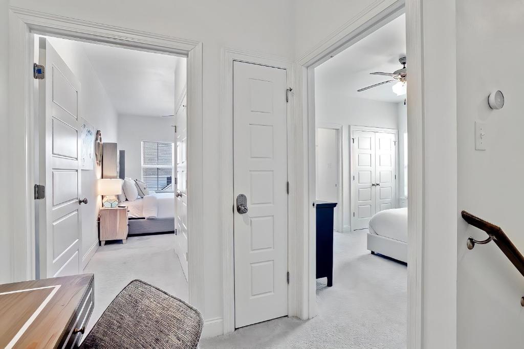ALL NEW - Designer Luxury 3BR Townhouse - Near LSU photo 1