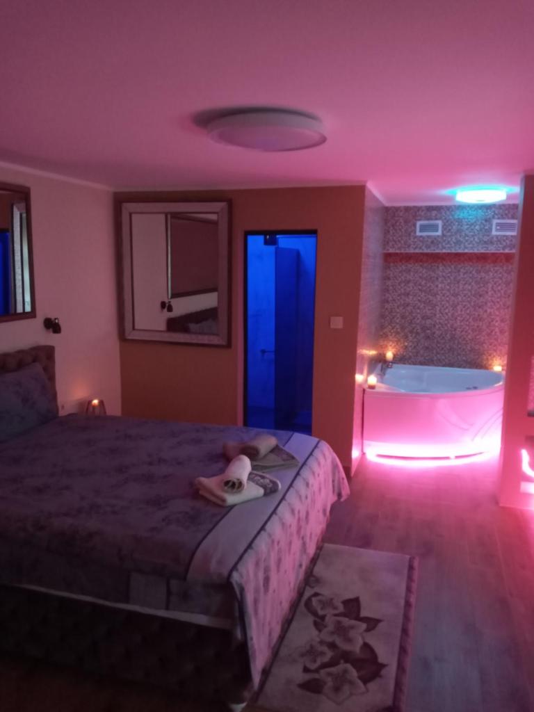 Aris Lux photo 4
