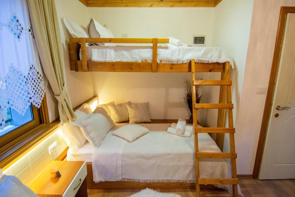 Te Kalaja Rooms photo 2