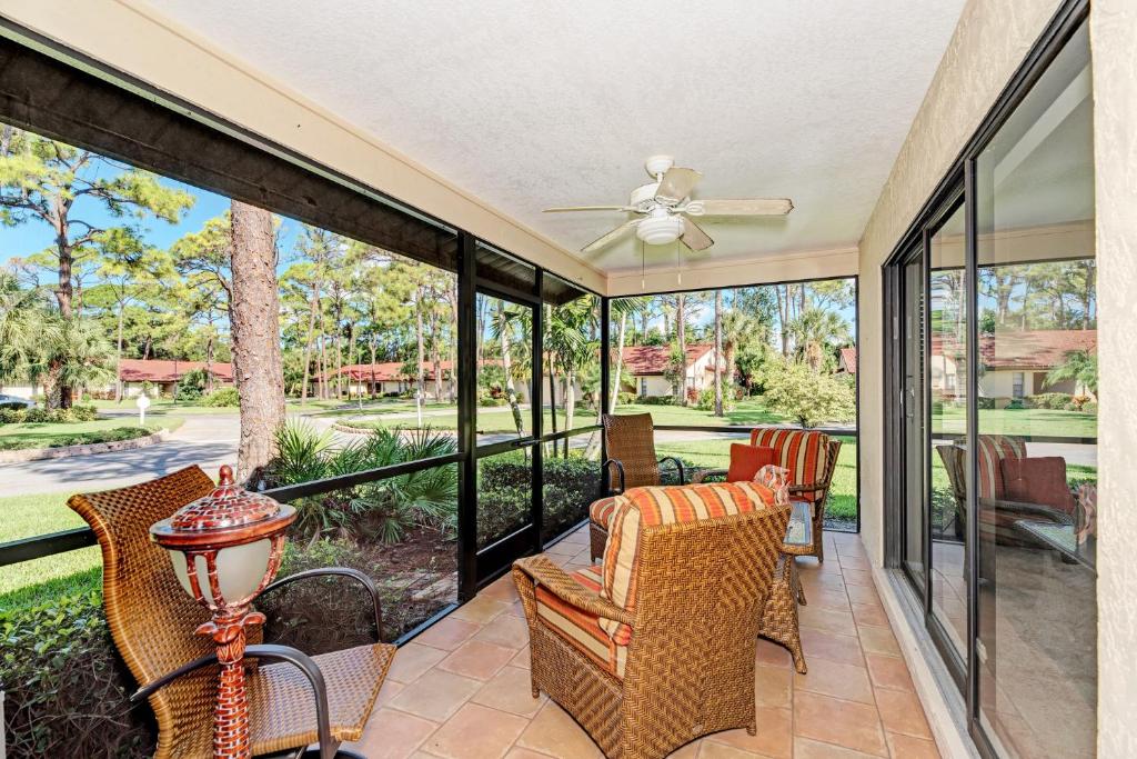 Village des Pins 3645, 2 Bedrooms, Pool Access, WiFi, Hot Tub, Sleeps 4 photo 4
