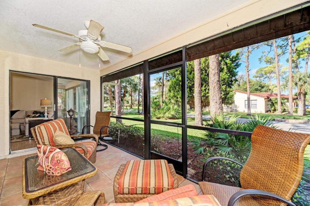 Village des Pins 3645, 2 Bedrooms, Pool Access, WiFi, Hot Tub, Sleeps 4