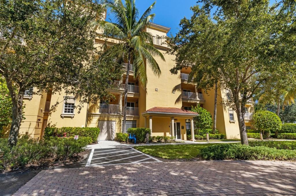 Bella Lago 241 photo 1
