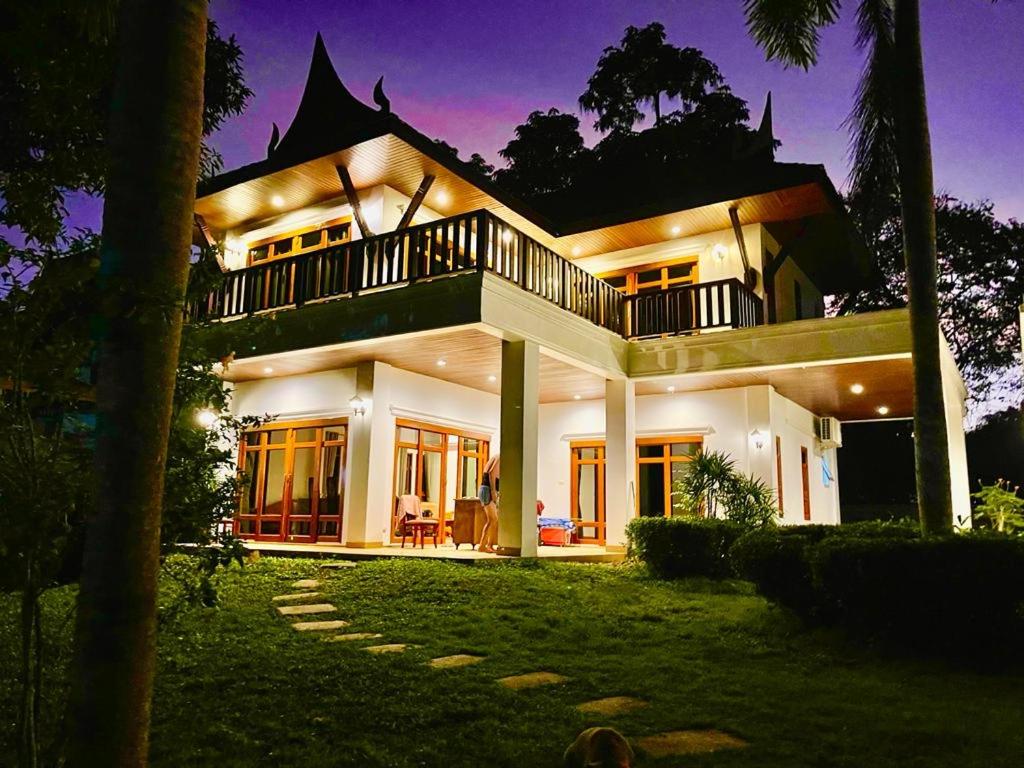 Tropical garden photo 2