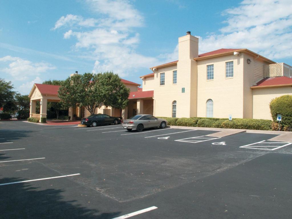 Days Inn by Wyndham Georgetown image