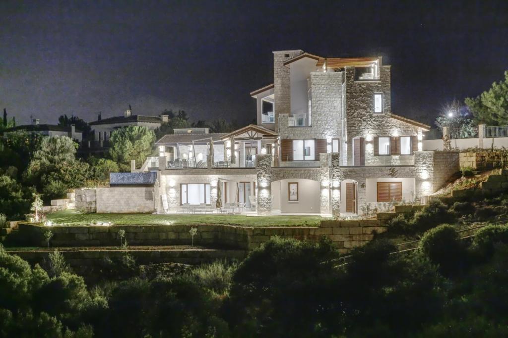 Villa Elea, New Deluxe Golf Villa at Aphrodite Hills - 6 Bedrooms, 7 Bathrooms photo 4