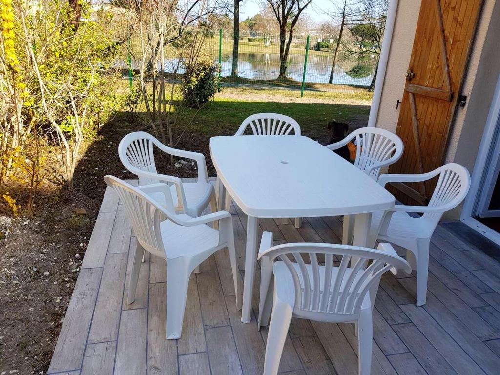 Maison d'une chambre avec vue sur le lac piscine partagee et jardin amenage a Hourtin photo 1