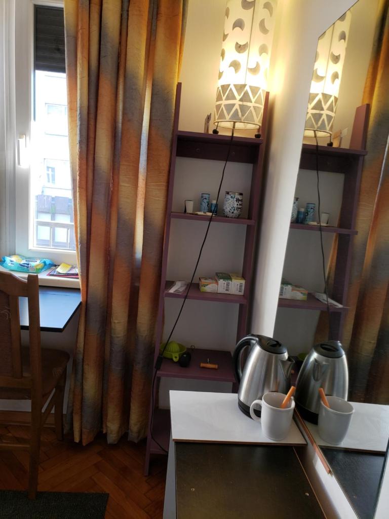 Cozy room in appartment, with shared bathroom,downtown Belgrade photo 3