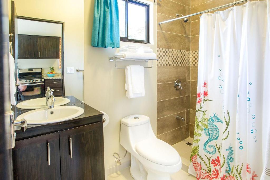 Toucan Villa Newer with WiFi & Pool - Digital Nomad Friendly photo 2
