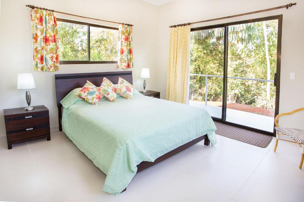 Toucan Villa Newer with WiFi & Pool - Digital Nomad Friendly photo 3