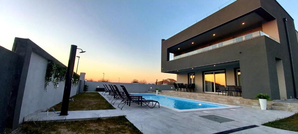 Villa Tia with heated pool photo 4