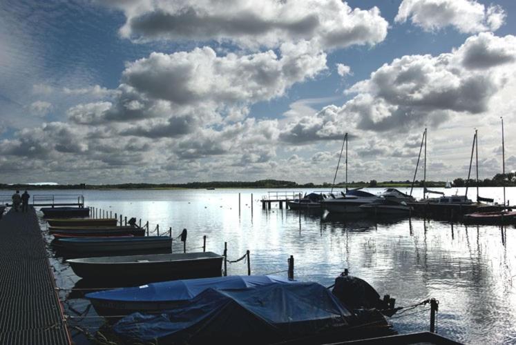 Ruhige Wohnung mit Terrasse nur 5 Minuten zur Müritz photo 2