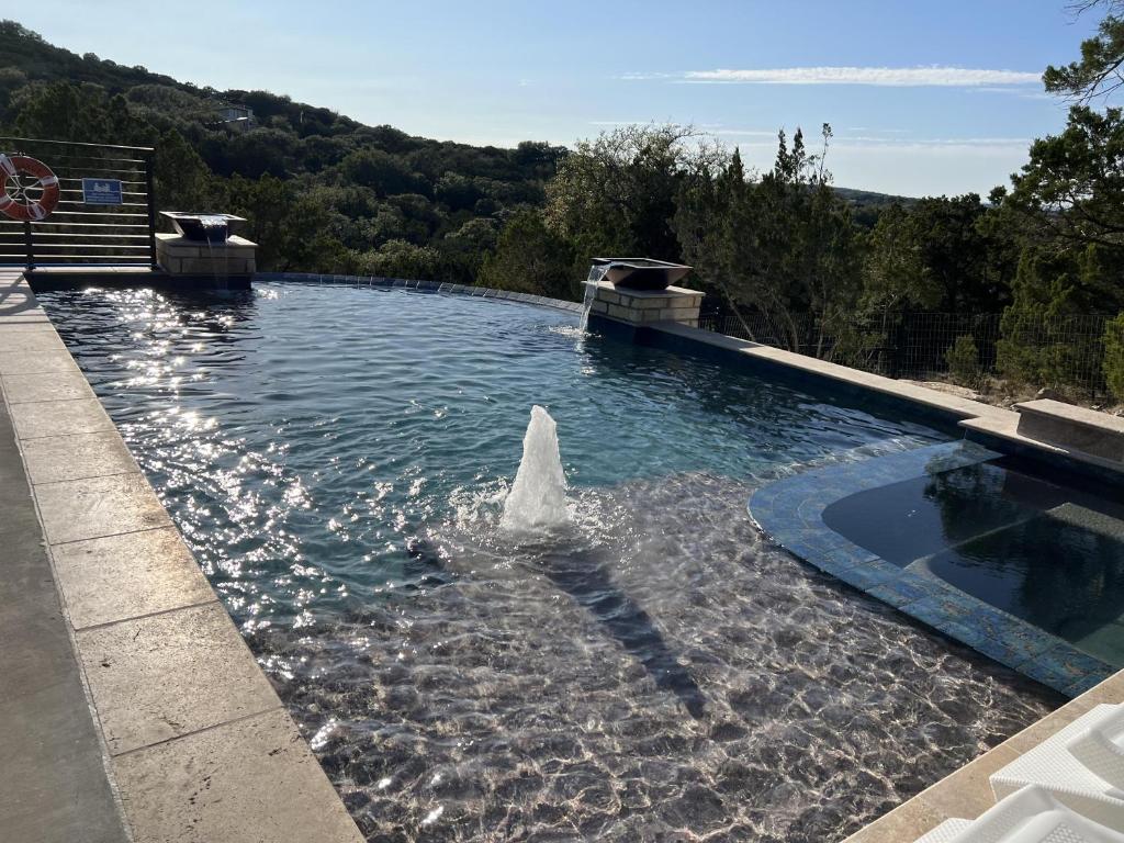 Secluded Hillside Views Pool FirePit BBQ Sleeps 6 photo 3