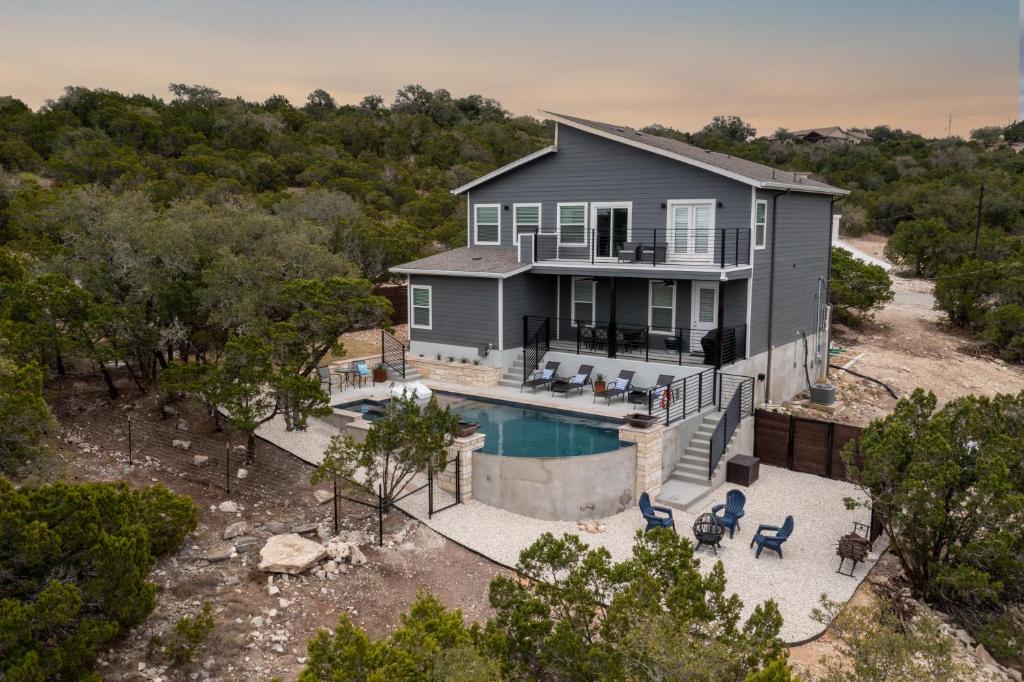 Secluded Hillside Views Pool FirePit BBQ Sleeps 6 photo 4