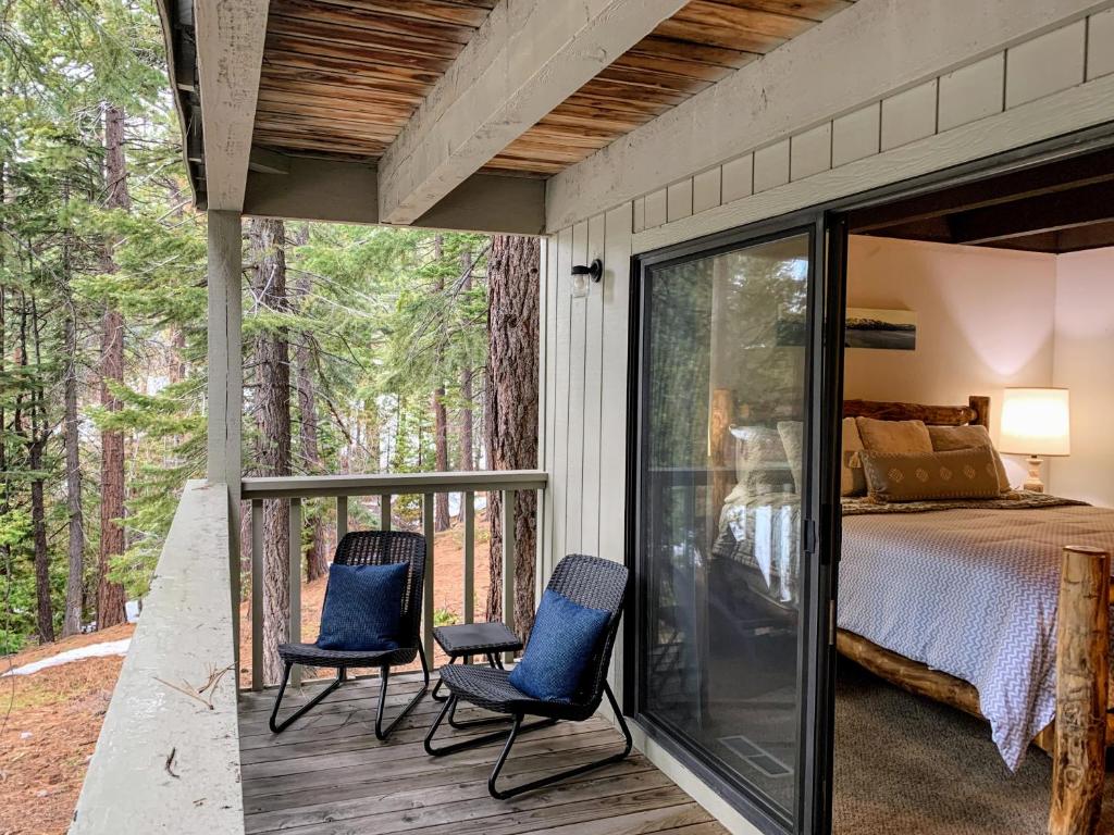 Woodsy retreat near Northstar & lake photo 4