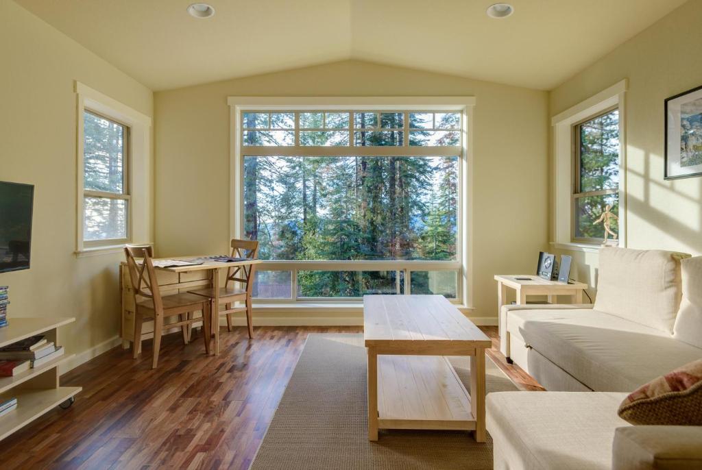 Chinquapin Retreat image