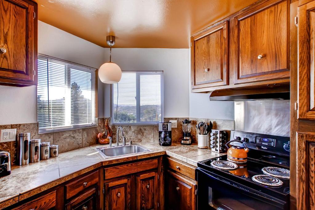 Harmony Hilltop Hideaway photo 4