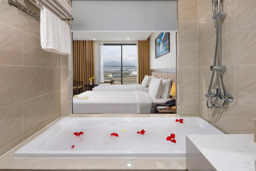 Miracle Luxury Nha Trang