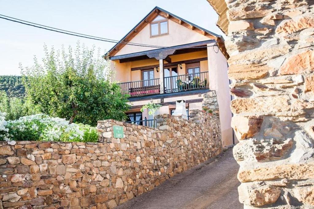 4 bedrooms house with wifi at Tedejo