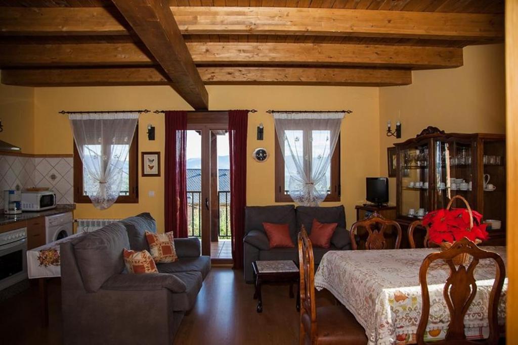 4 bedrooms house with wifi at Tedejo photo 4