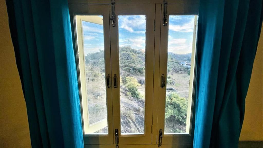 SHIKHAR BUNGLOW - A Stunning Valley View Bungalow in Mount Abu photo 2
