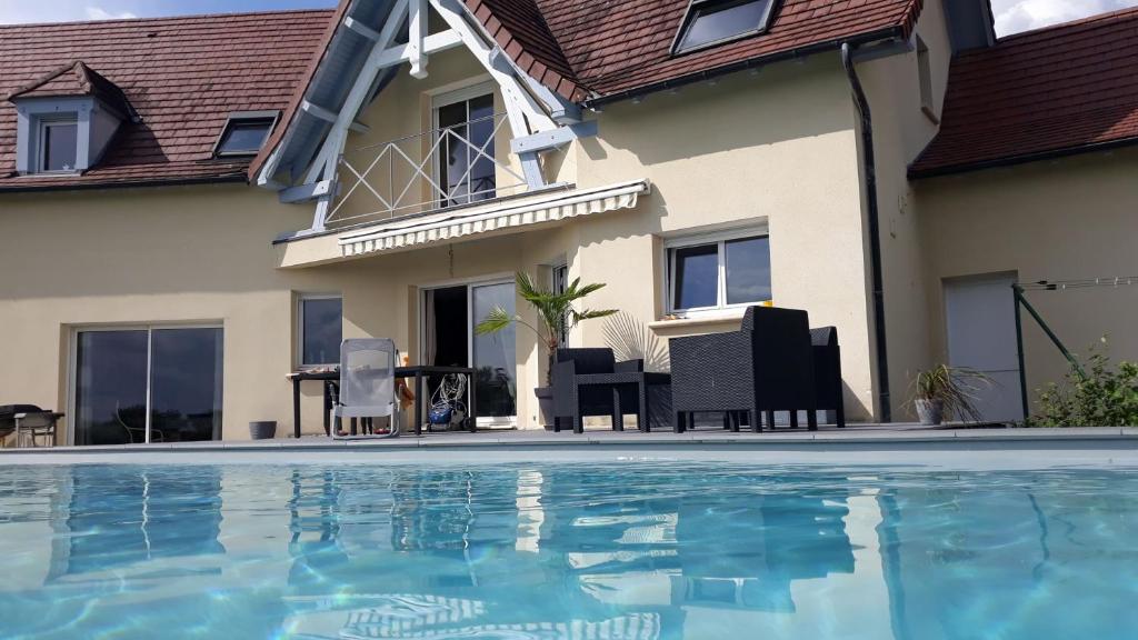 Chambre calme avec piscine photo 1