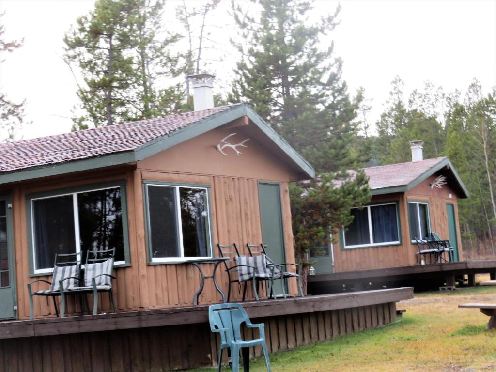 Barney’s Lakeside Resort photo 1