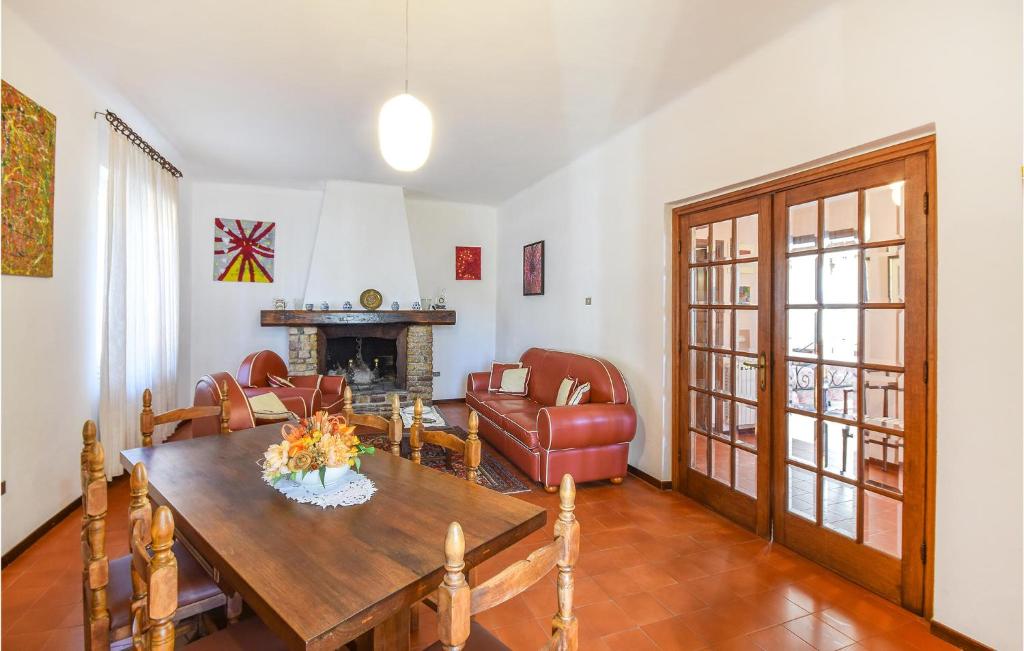 Beautiful Home In Santo Stefano Magra With Wifi And 2 Bedrooms photo 3