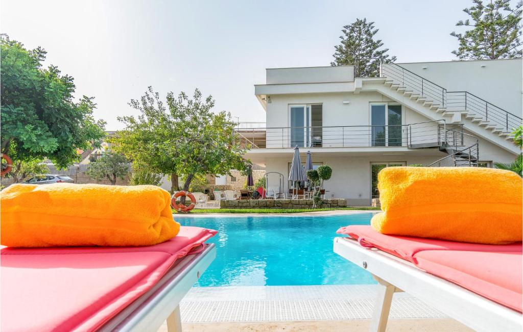 Beautiful Home In Donnalucata With Outdoor Swimming Pool, 3 Bedrooms And Swimming Pool photo 1