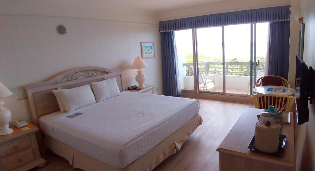 Palasia Hotel photo 2