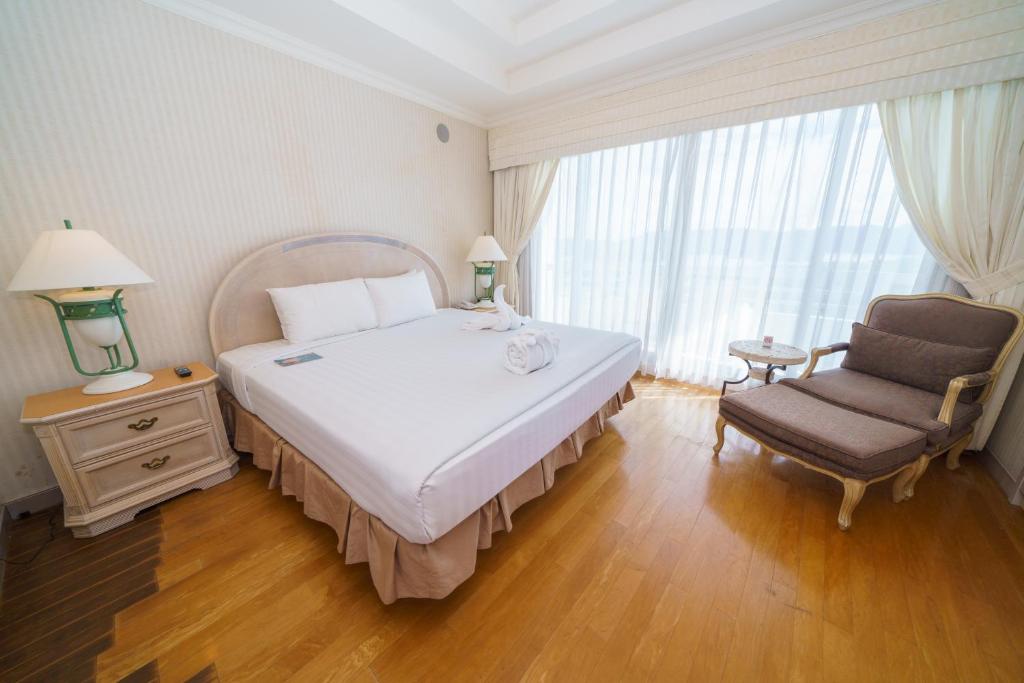 Palasia Hotel photo 1