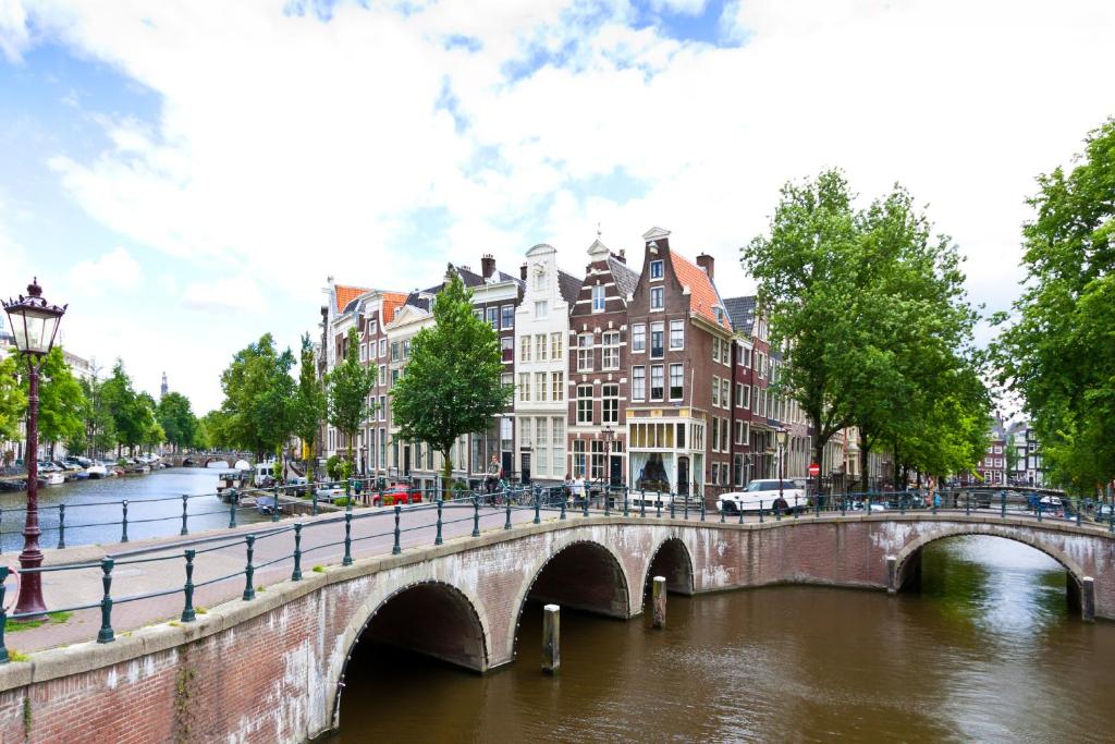 Crown Hotel