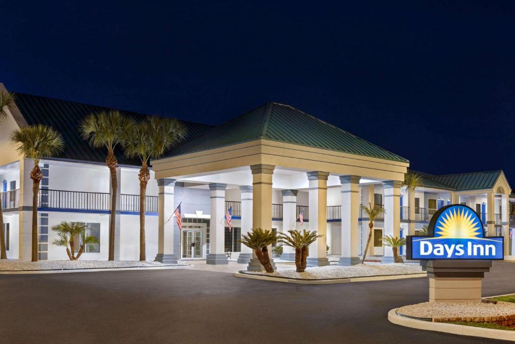 Days Inn by Wyndham Kingsland GA photo 2