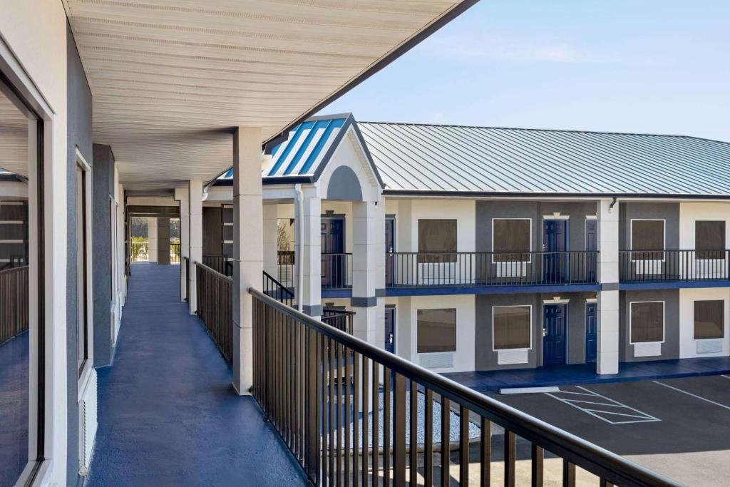 Days Inn by Wyndham Kingsland GA photo 3