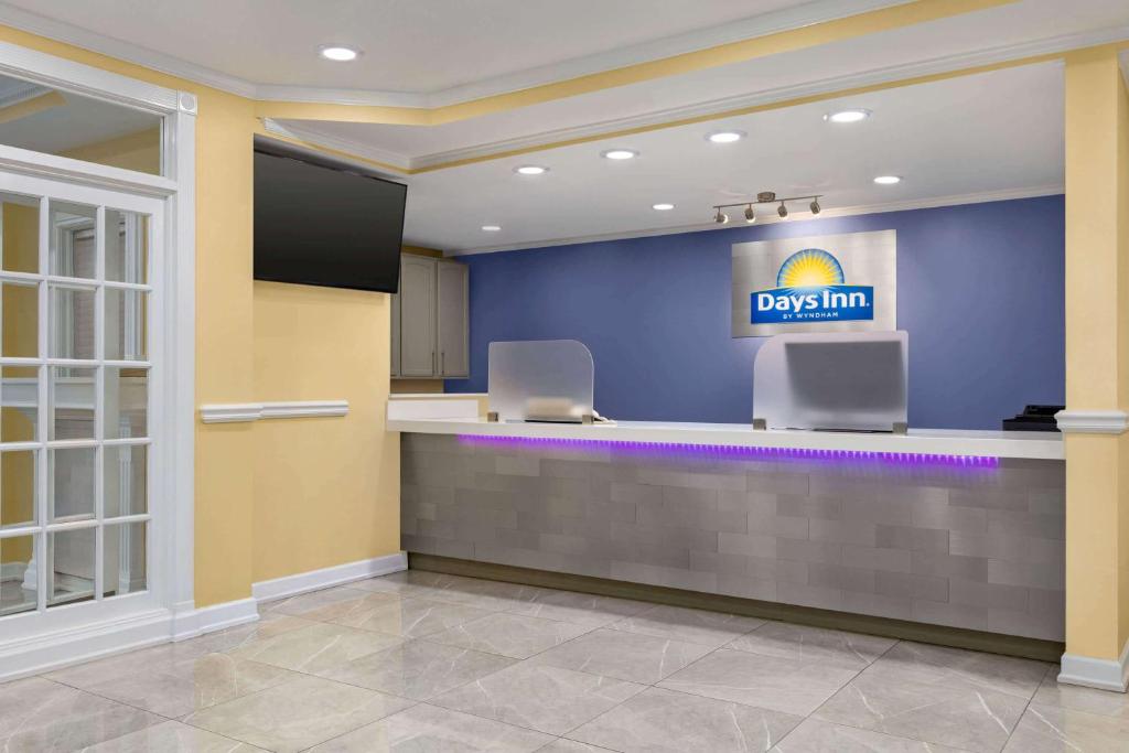 Days Inn by Wyndham Kingsland GA photo 4