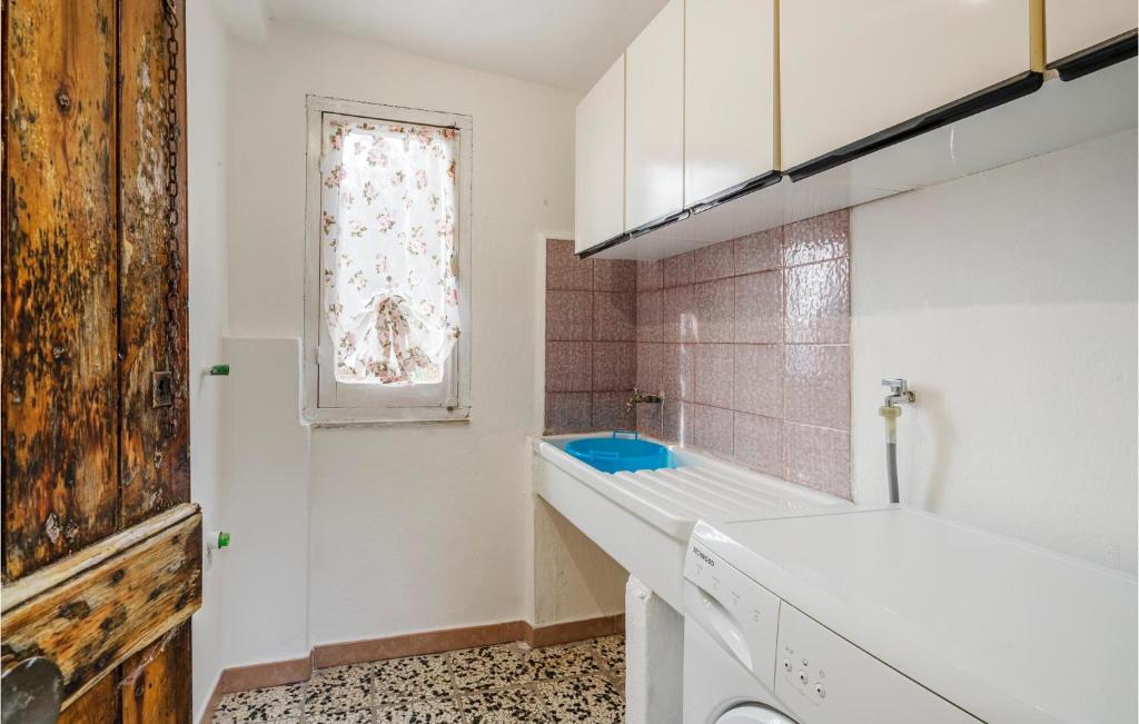 Awesome Home In Borzonasca With 2 Bedrooms And Wifi photo 1
